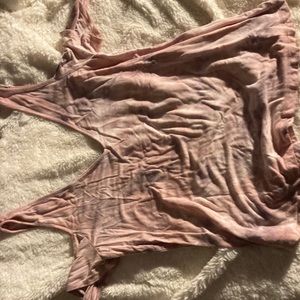 Shoulder hole tank top